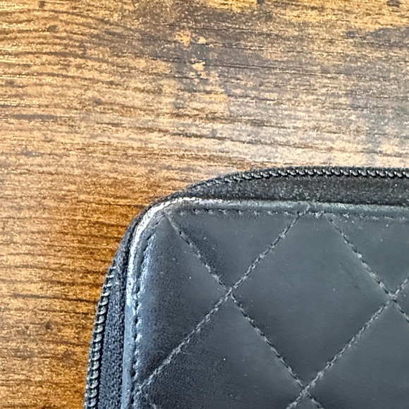 Chanel Black Quilted Zip Wallet w/COA & intact holo - Picture 16 of 16
